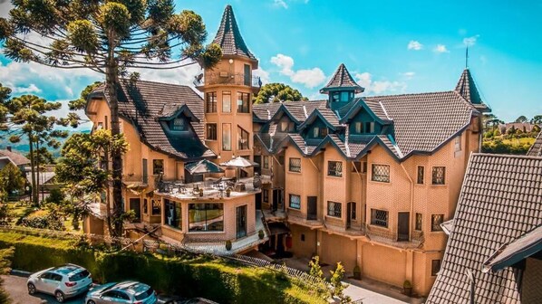 imagens de hotel castelo nacional inn campos do jordão