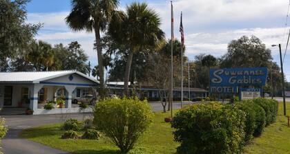 Suwannee Gables Motel and Marina