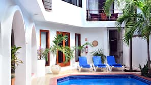 Outdoor pool, open 9:00 AM to 8:00 PM, pool loungers