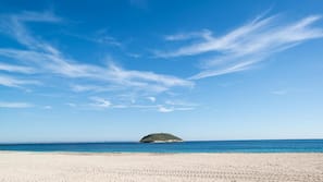 Una spiaggia nelle vicinanze