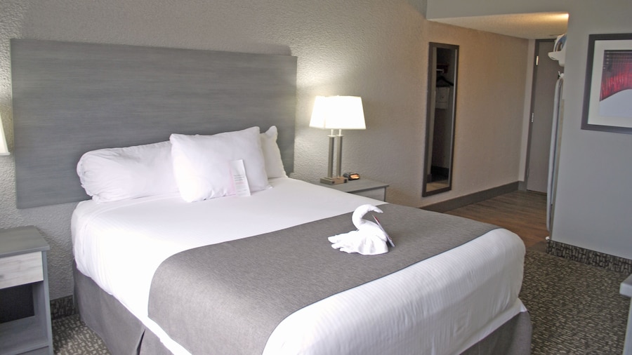 Ramada by Wyndham Edmonton Yellowhead NW