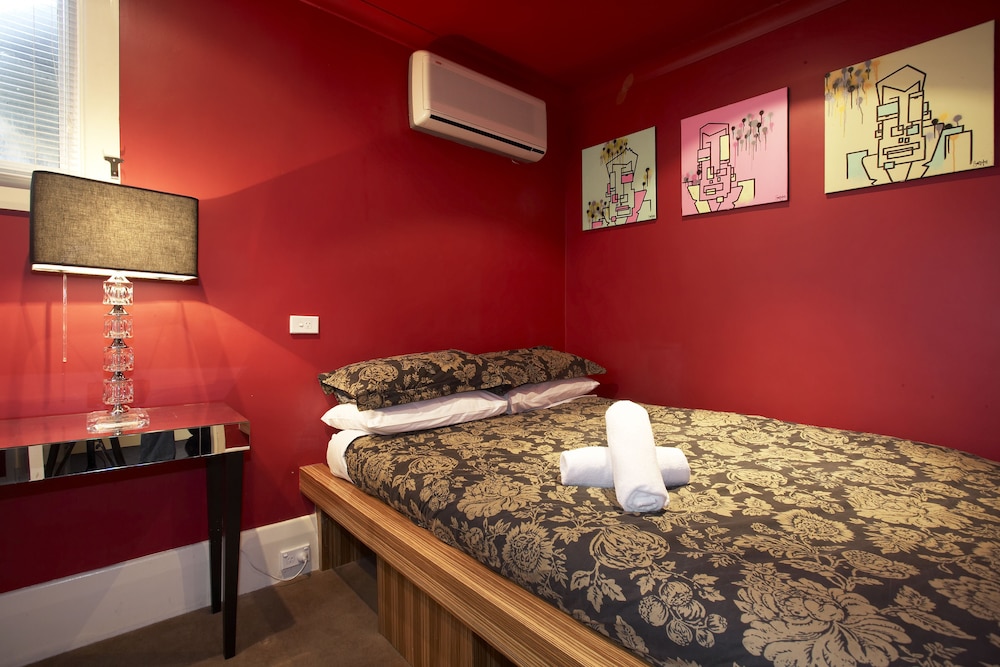 Tolarno Hotel
