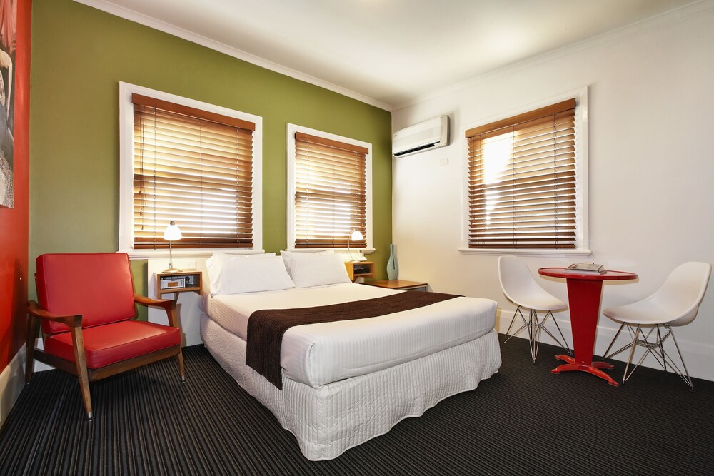 Tolarno Hotel