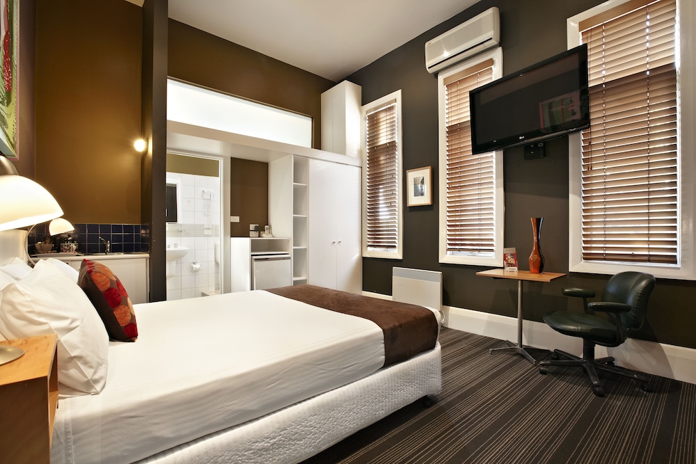 Tolarno Hotel