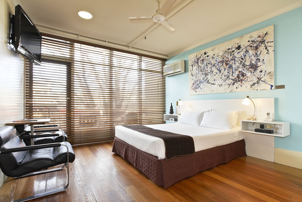 Tolarno Hotel