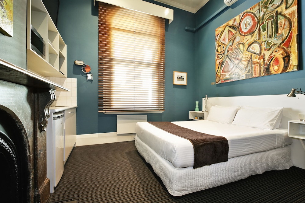 Tolarno Hotel