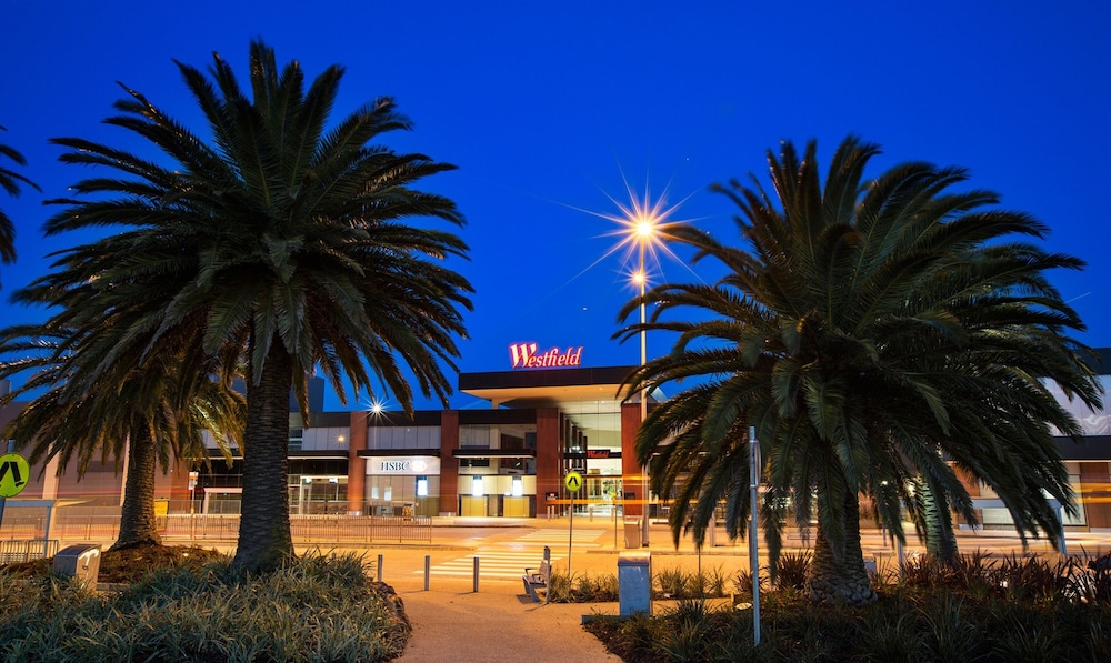Nightcap at Shoppingtown Hotel