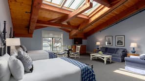 Luxe beddengoed, donzen dekbedden, een kluis op de kamer, een bureau