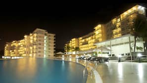 Outdoor pool, pool umbrellas, sun loungers
