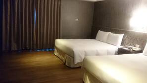 1 bedroom, in-room safe, desk, free WiFi