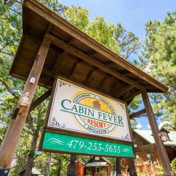 Cabin Fever Resort Reviews Photos Rates Ebookers Com