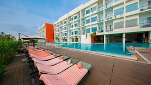 Outdoor pool, pool umbrellas, sun loungers