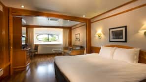 Premium bedding, down duvet, in-room safe, desk