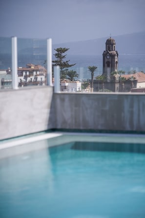 2 outdoor pools, pool umbrellas, sun loungers
