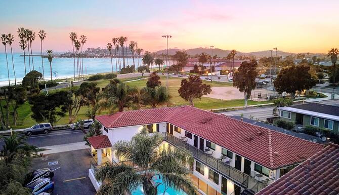 Lemon Tree Inn Santa Barbara Epicure Sb Inspired Package Includes Dinner For Two At Crocodile Restaurant Santa Barbara Hotels Santa Barbara Holiday Getaways