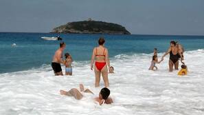 Spiaggia privata nelle vicinanze, lettini da mare, ombrelloni