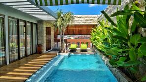 Outdoor pool, free pool cabanas, pool umbrellas