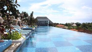 Outdoor pool, free pool cabanas, pool umbrellas