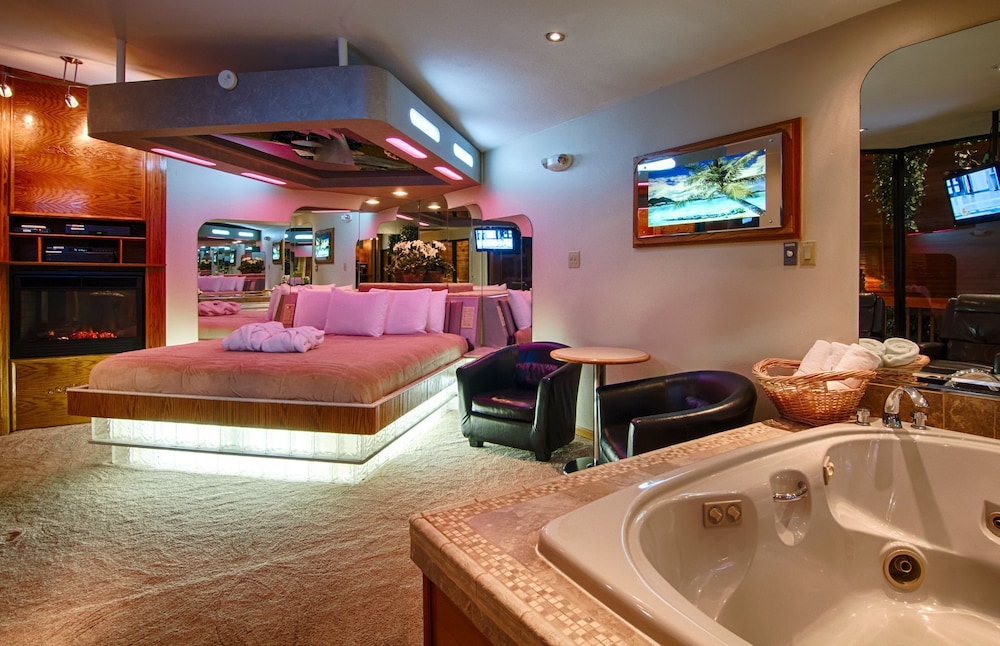 Sybaris Indianapolis. 20K likes. Sybaris is a romantic paradise offering private swimming pools, soothing whirlpools, cozy fireplaces and so much more to /5().