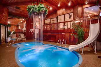 Sybaris Pool Suites Indianapolis, Indianapolis: Room Prices ...
