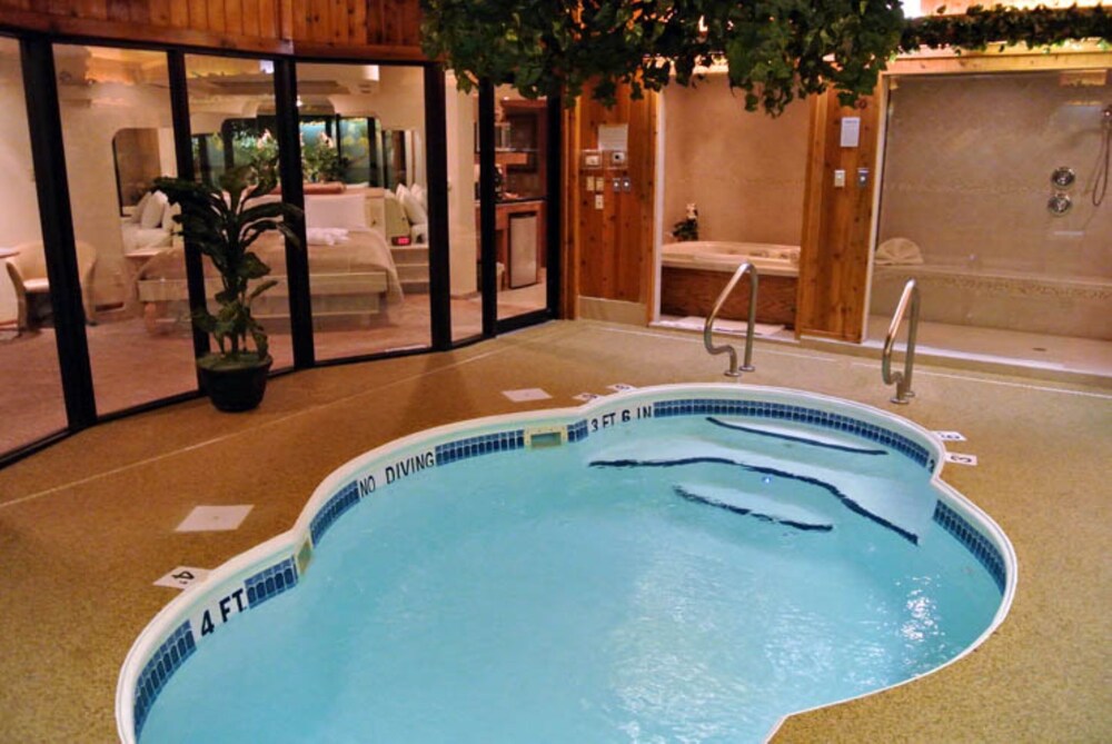 Sybaris Pool Suites Indianapolis In Indianapolis Hotel Rates Reviews On Orbitz
