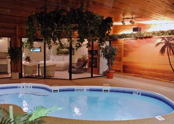Sybaris Pool Suites Indianapolis, Indianapolis: Room Prices ...