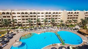 5 outdoor pools