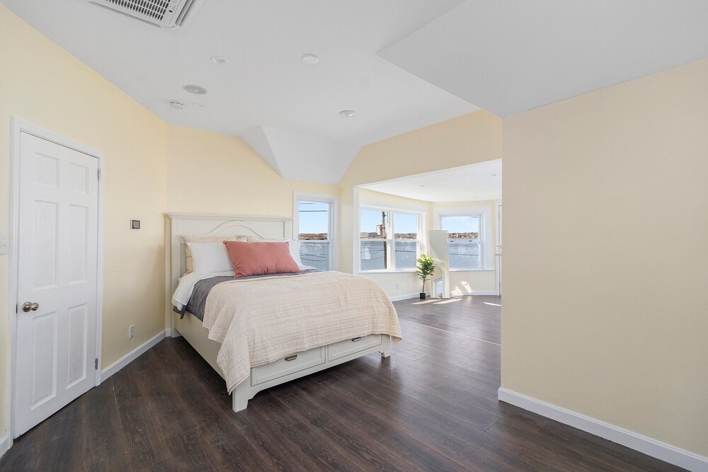 Spacious Coastal Tiverton Waterfront Getaway by RedAwning Tiverton Vrbo