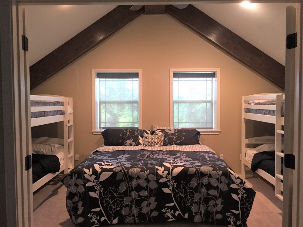 Colorado River TX, Boat ramp, Fishing, paddling, Pool, BBQ, Round Top, La Grange La Grange Vrbo