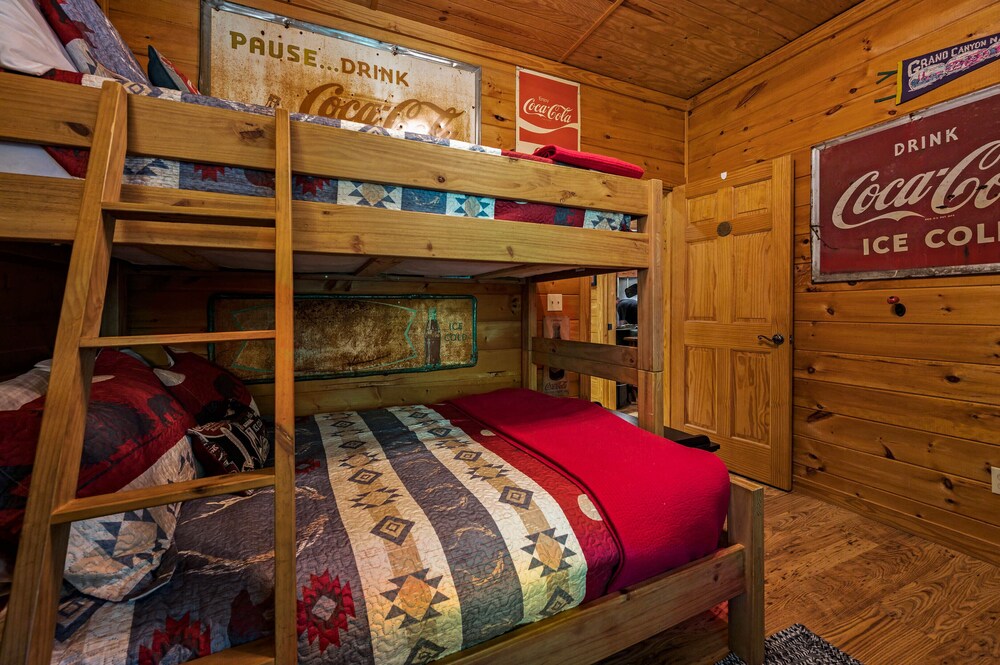 Dreamy Cabin and Outdoor Oasis! Mins to Cade's Cove! Blount County Vrbo