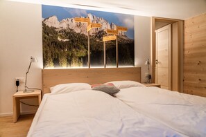 Deluxe Double Room | Free WiFi, bed sheets
