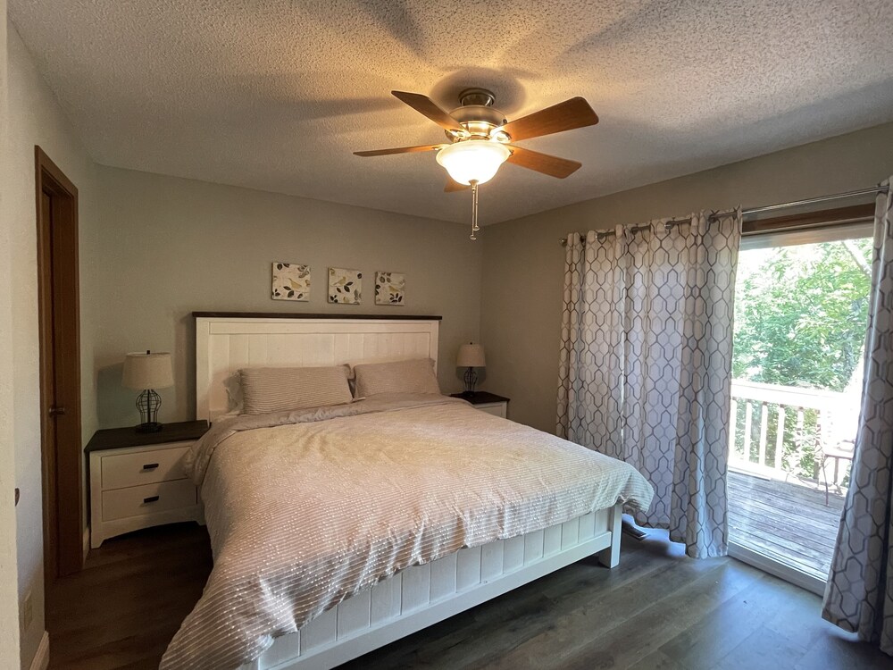 Eagles Nest 3 Bedroom home with private dock no wake cove Miller