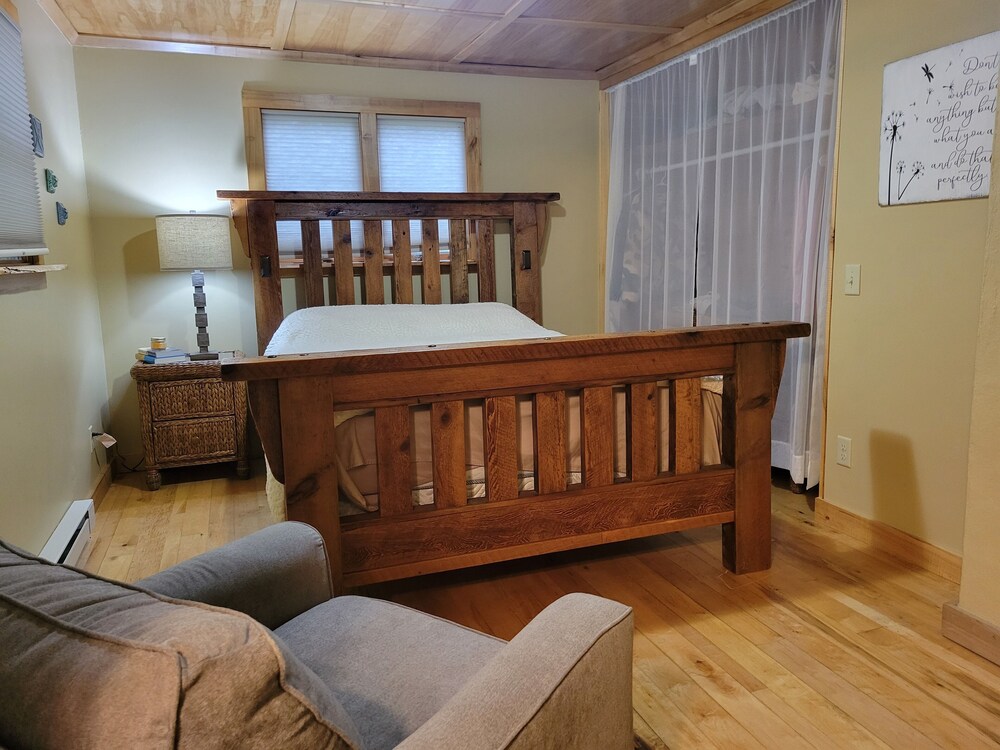 Tiny House Cottage 5' w/ Crooked Lake Access! - Ponshewaing