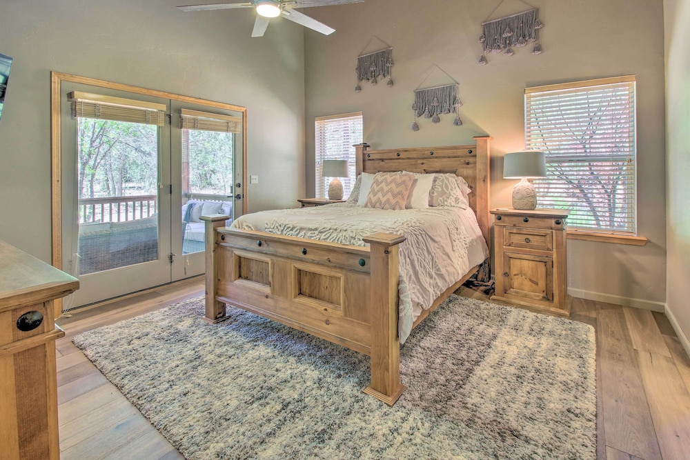 Spacious Show Low Hideaway w/ Deck + Grill! Sierra Pines Vrbo