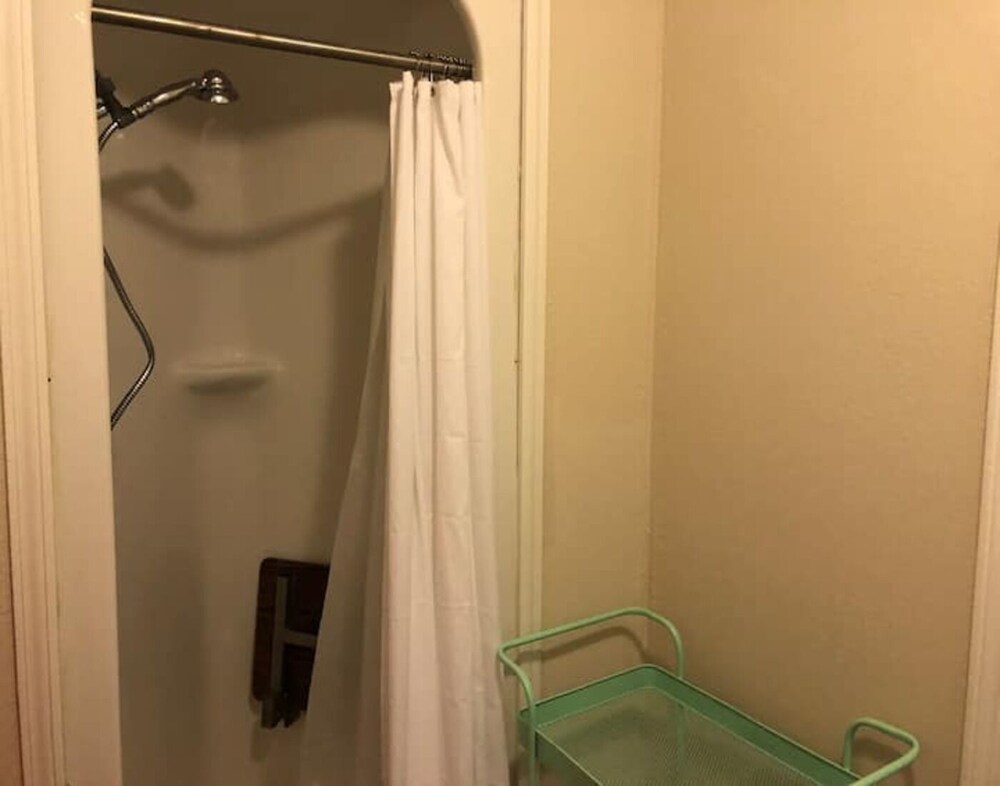 Charming Studio in Roanoke Terrace Joplin Vrbo