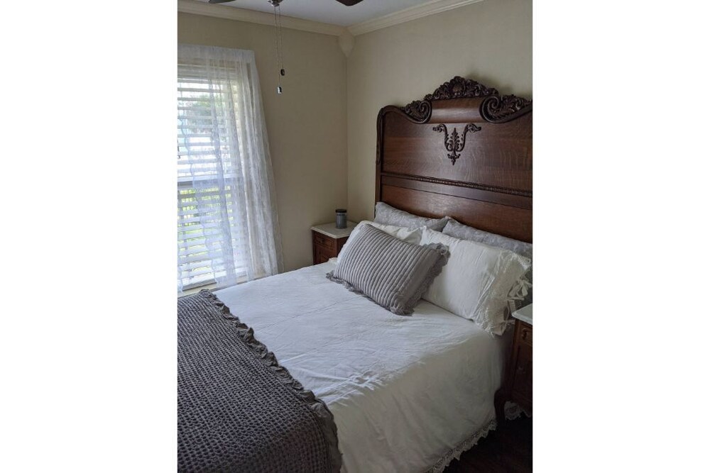 Victorian Cottage Granbury Vrbo