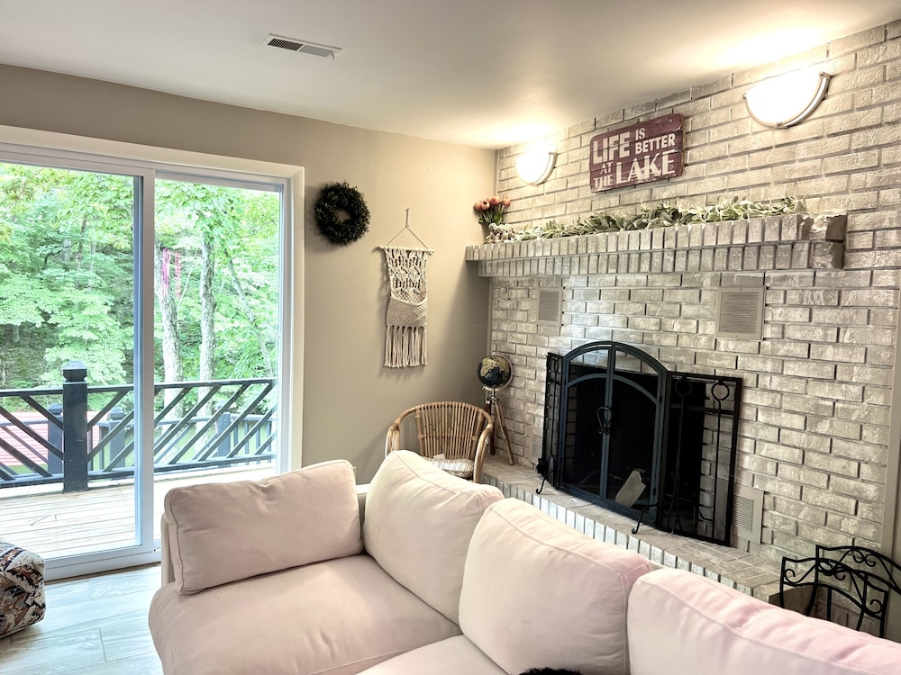 Sunrise Beach Lake Front Ozark Private Home 5 bed 3 bath sleeps 10 Mile