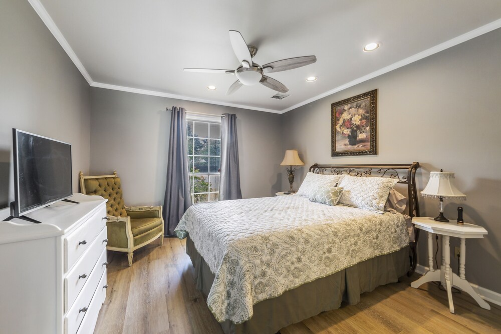 LONG TERM STAYS, WIFI, 3 BR, 3 ENSUITE BATHROOMS Breaux Bridge Vrbo