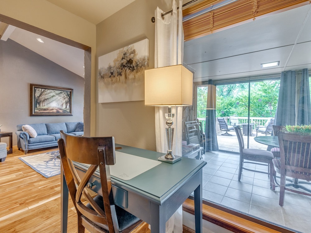 Quiet, spacious home with large deck in secluded Forest Oaks in central