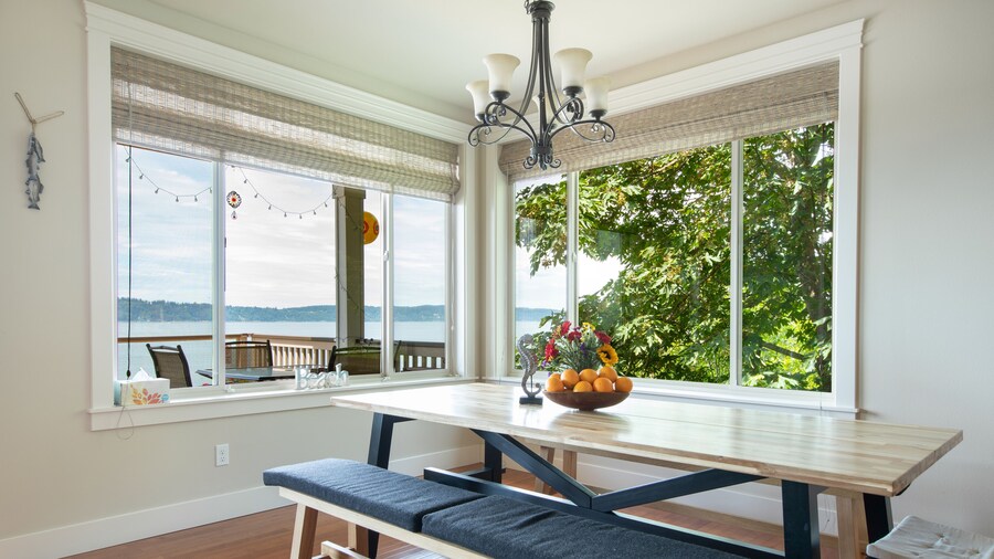 Stunning House with Views of Puget Sound Ideal for Family Reunions
