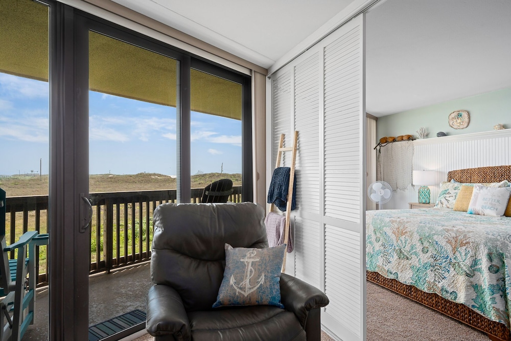 THE DUNES PORT ARANSAS, Tx BEACH CONDO WITH SHIP/OCEAN VIEW WINTER