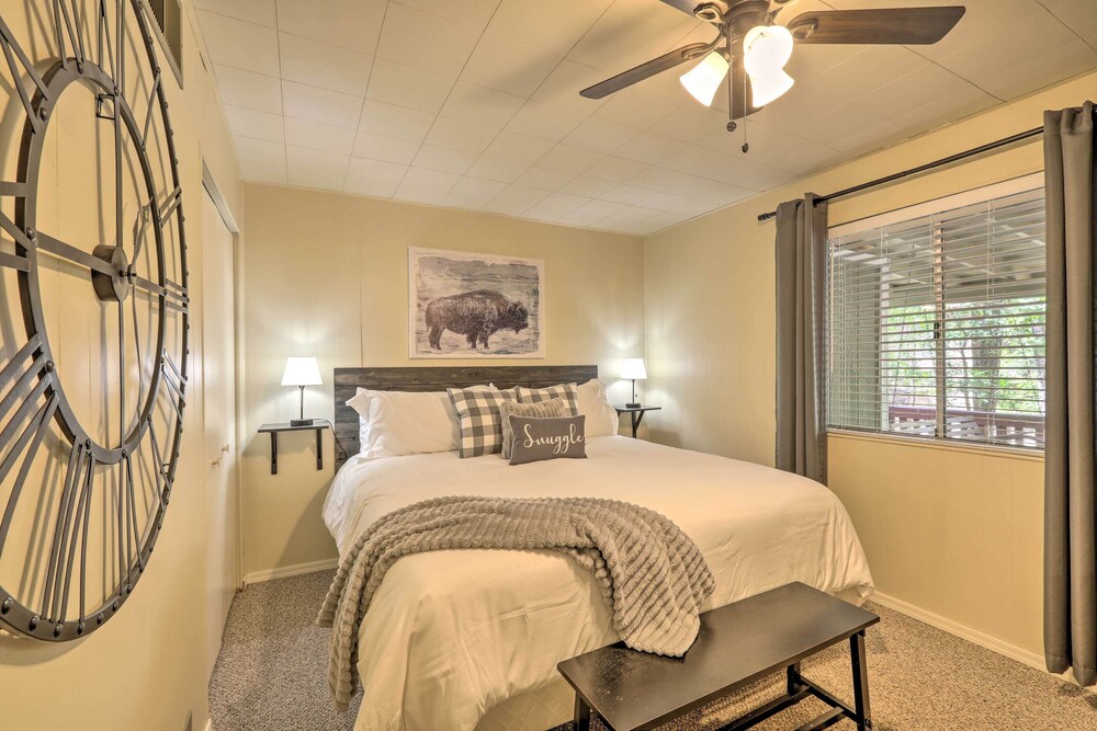 'Animal Hill Getaway' w/ Decks