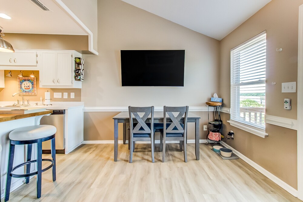 Ocean & soundview home two blocks from beach with pool & kayaks dogfriendly North Topsail