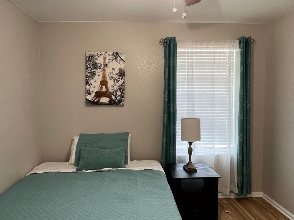 Remodeled Comfy Home w/ large yard! Aurora 2024 Prices Vrbo