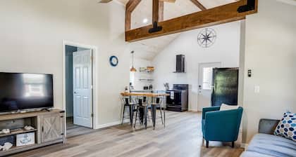 Newly Remodeled Home In Perfect Location To Visit Lake Erie Or Cleveland 2 Bedroom Home by Redawning