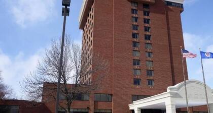 Brooklyn Center Hotel