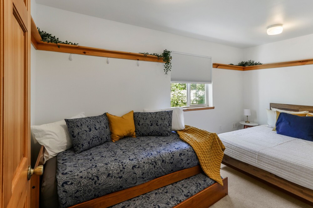 Bright Mountain Stay Sandpoint Vrbo