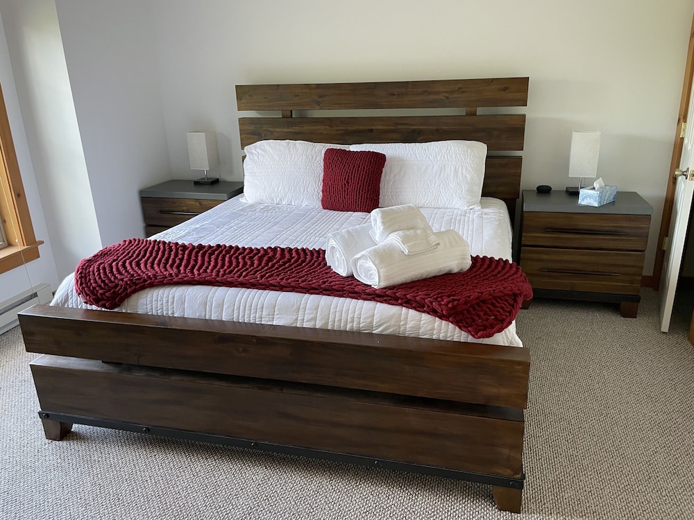 NEW 3000 SF Private HOUSE at Camelback Mountain Private Parking Game