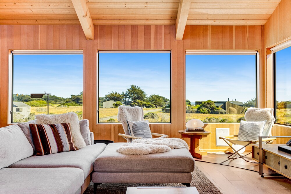 Dreamy coastal home near the bluffs with trails, grill, deck & pool