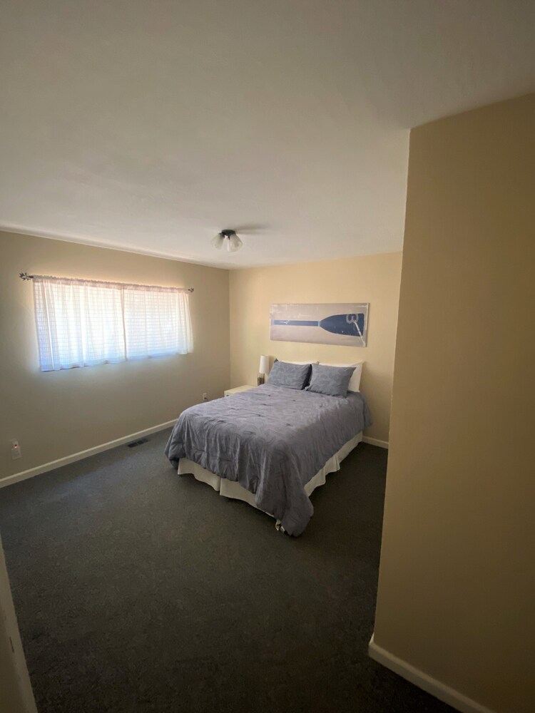 3 BR, 2 BA mountain cabin in Arnold 10 minutes to White Pines Lake